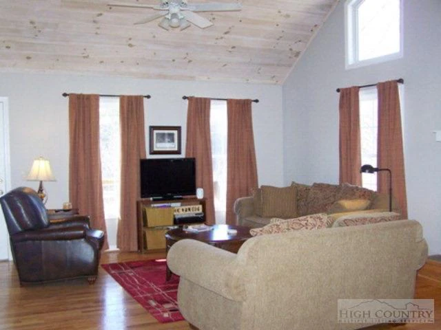 Image number 11 for the current listing