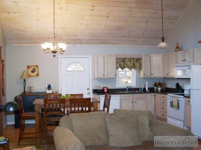 Image number 9 for the current listing