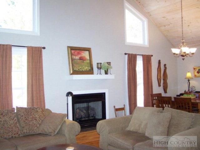 Image number 8 for the current listing