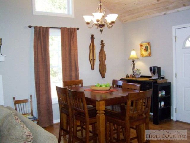 Image number 7 for the current listing