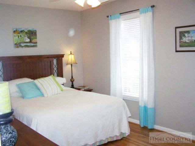 Image number 5 for the current listing