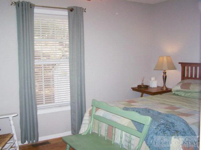 Image number 4 for the current listing