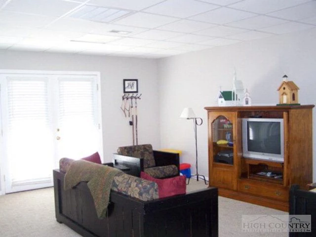 Image number 20 for the current listing