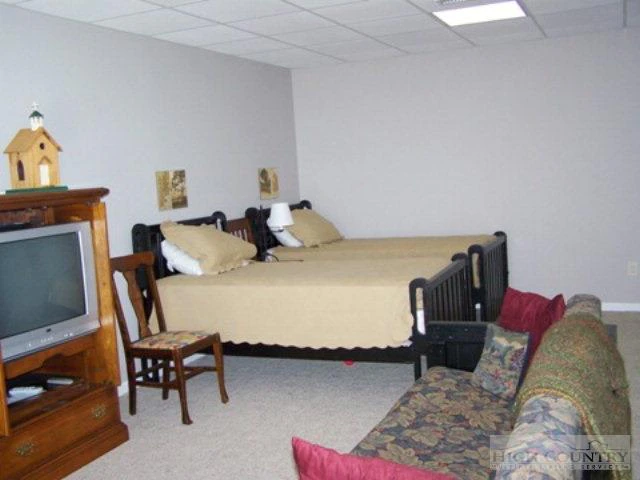 Image number 19 for the current listing