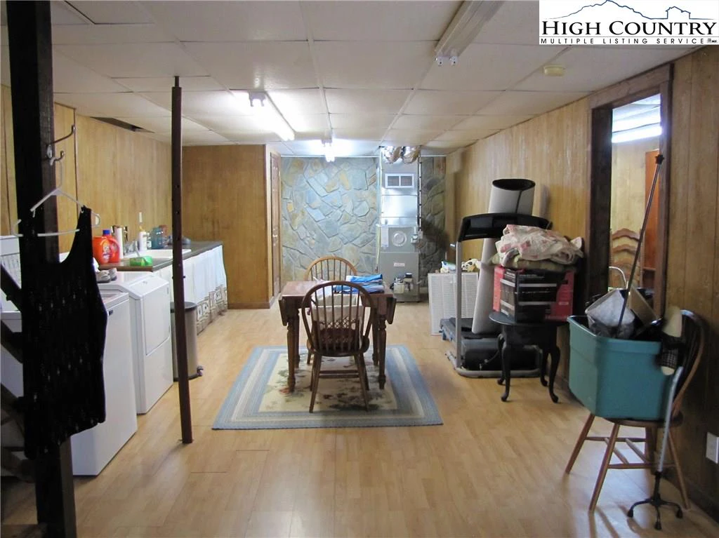 Image number 11 for the current listing