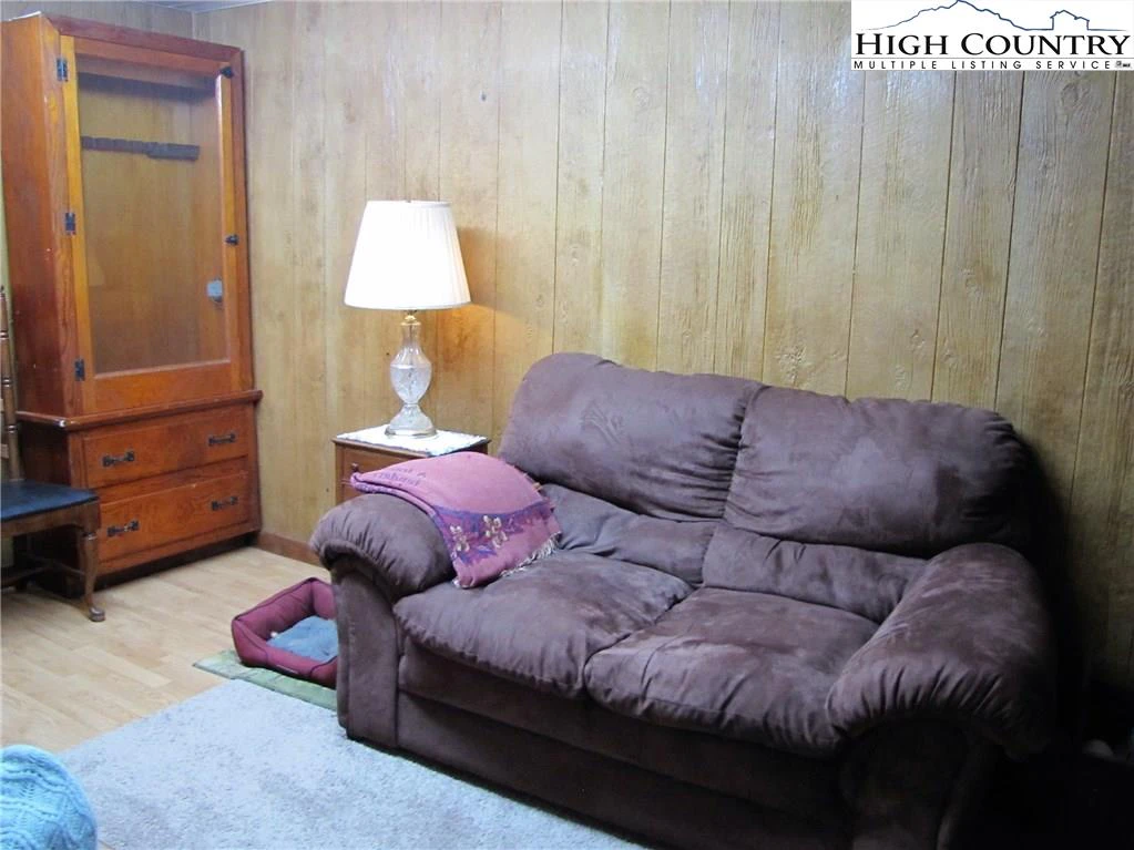 Image number 4 for the current listing