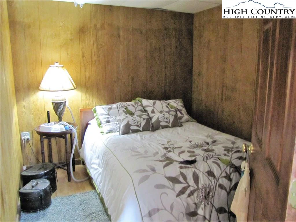 Image number 5 for the current listing