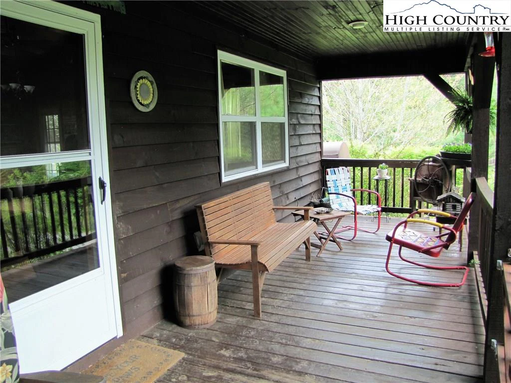 Image number 9 for the current listing