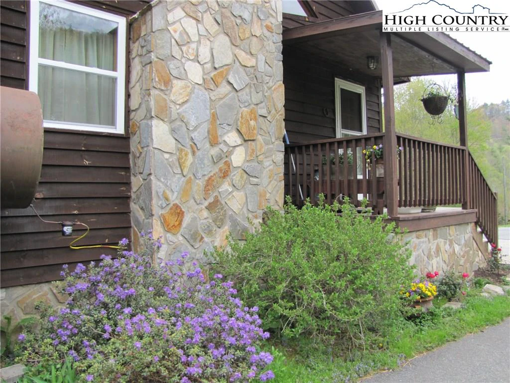 Image number 2 for the current listing