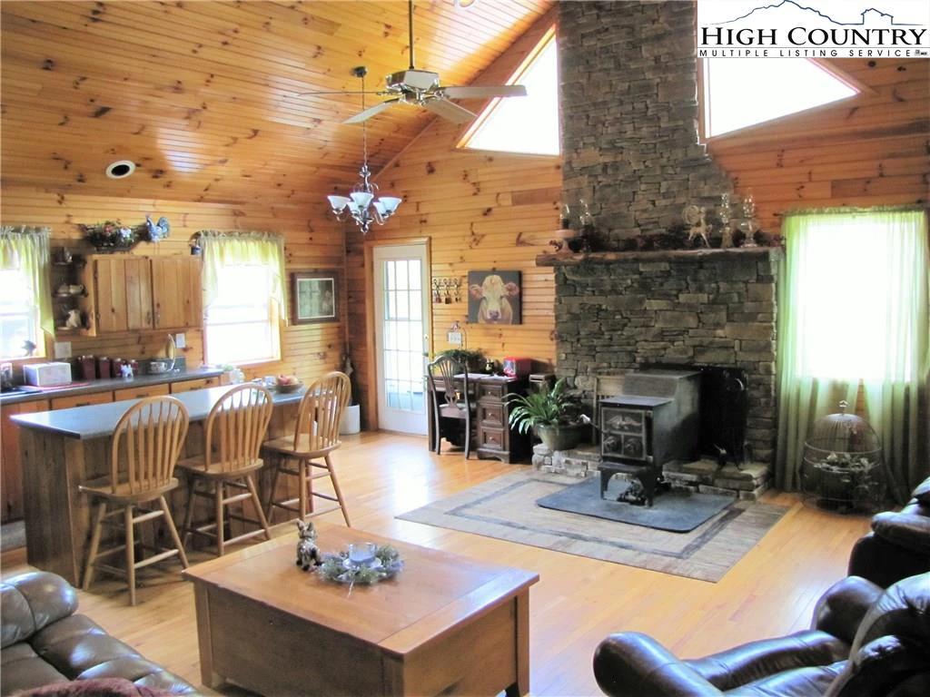 Image number 23 for the current listing