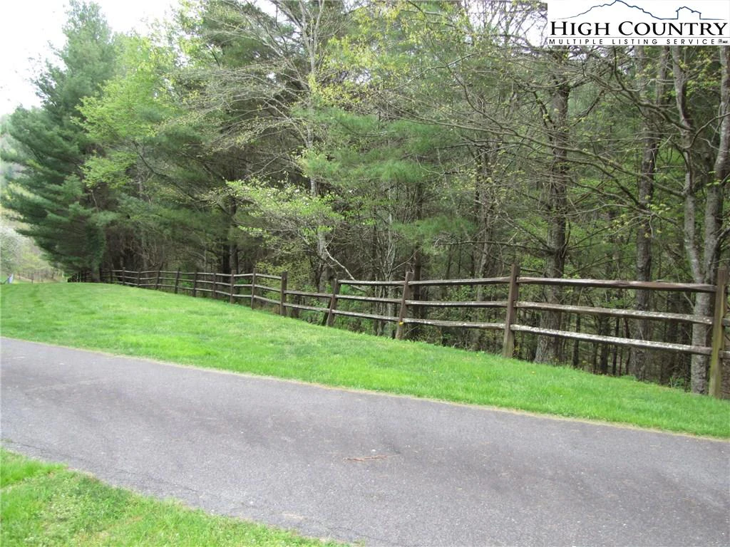 Image number 18 for the current listing
