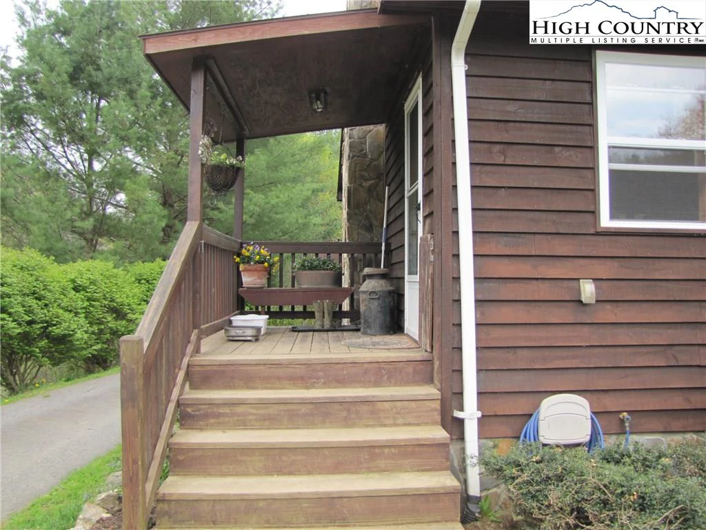 Image number 19 for the current listing