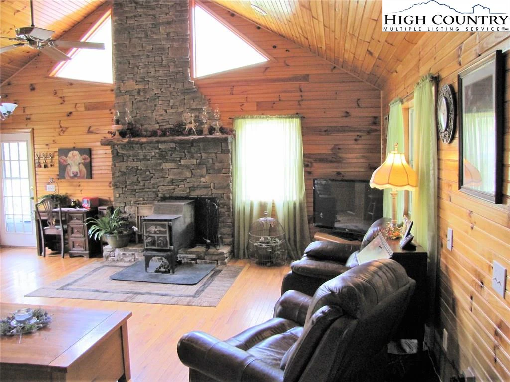 Image number 24 for the current listing