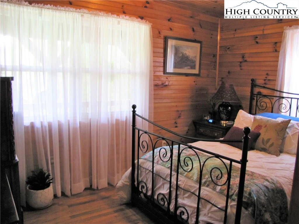 Image number 20 for the current listing