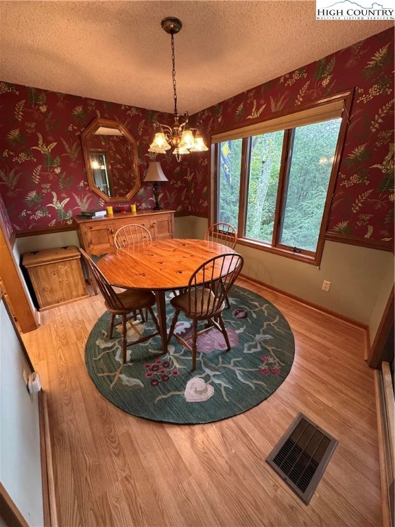 Image number 17 for the current listing