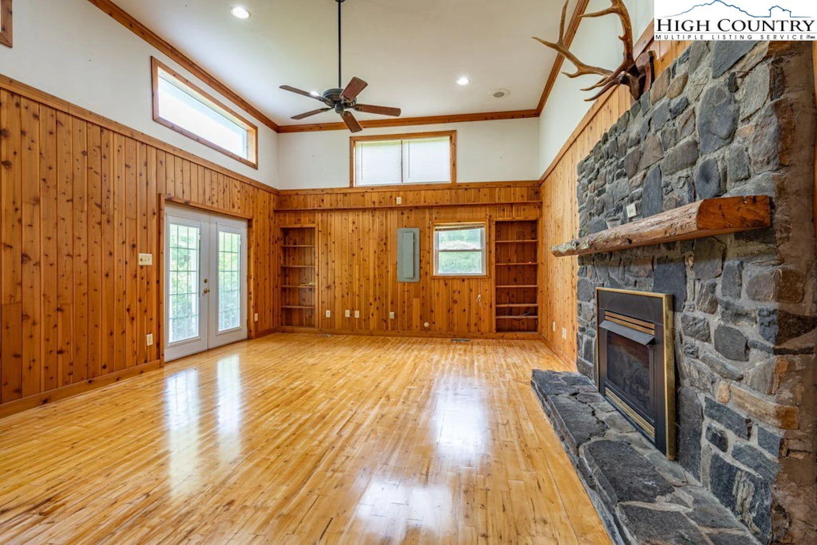 Image number 17 for the current listing