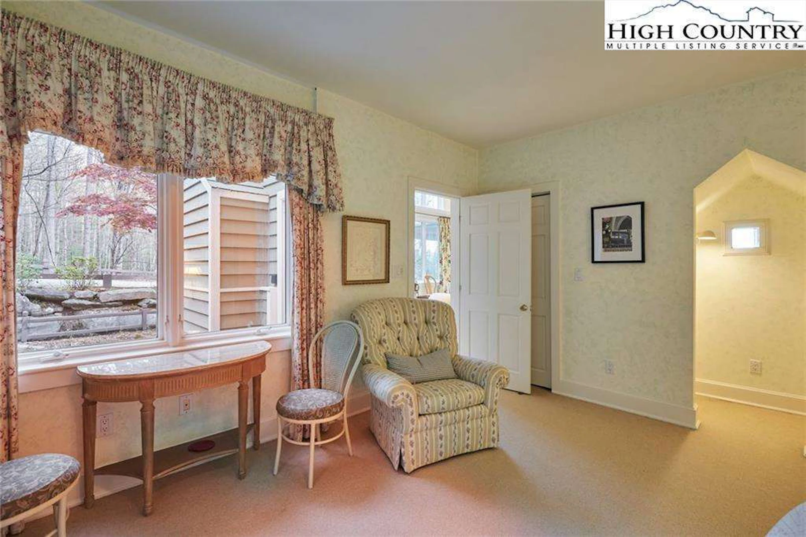 Image number 43 for the current listing