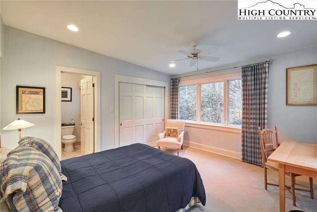 Image number 13 for the current listing