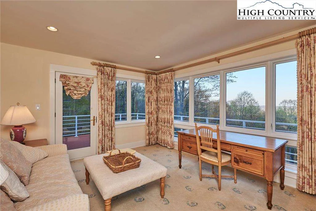 Image number 8 for the current listing