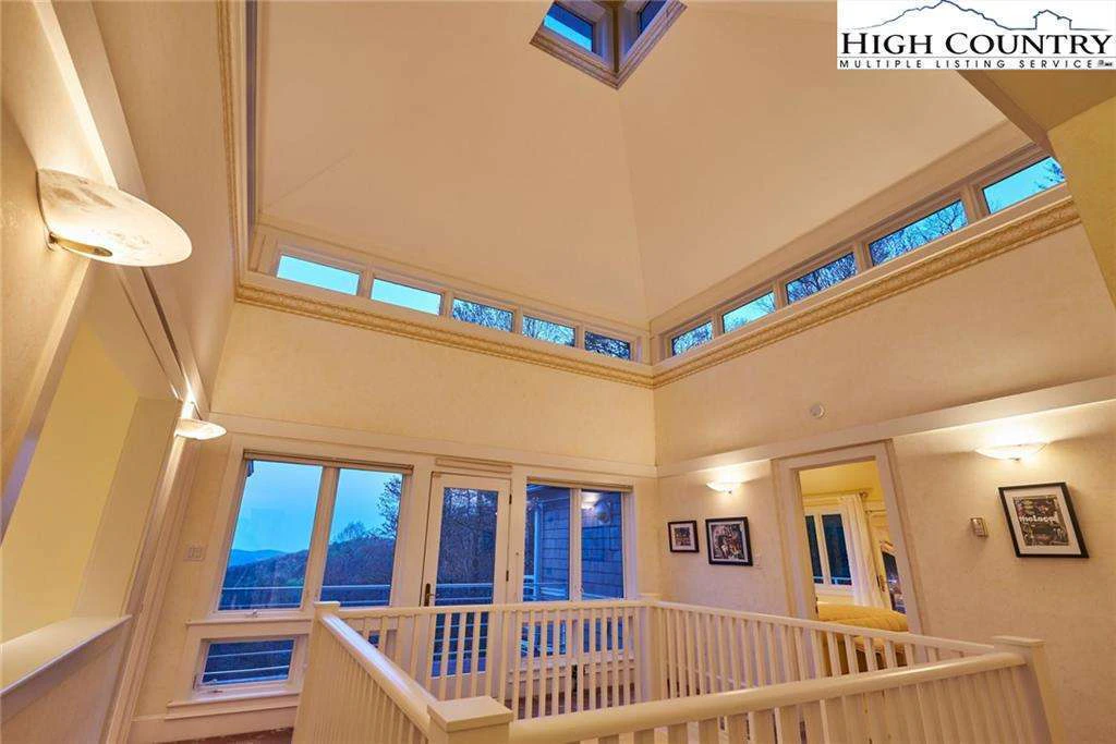 Image number 10 for the current listing
