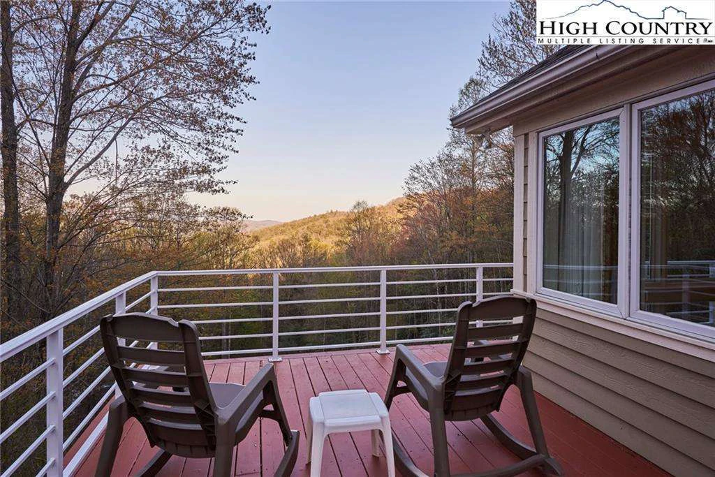 Image number 2 for the current listing
