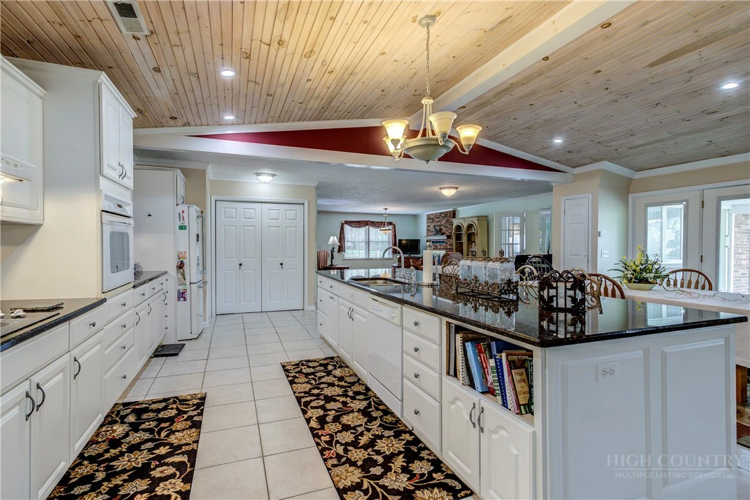Image number 13 for the current listing
