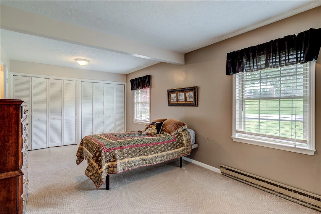 Image number 4 for the current listing