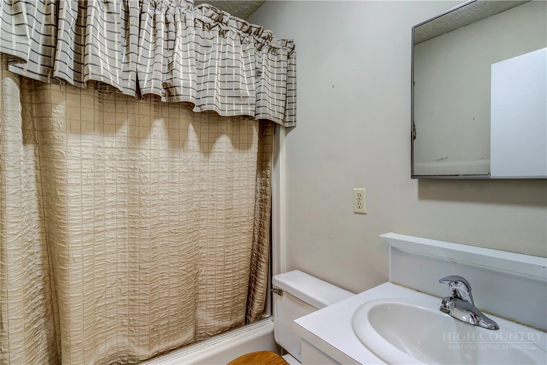 Image number 6 for the current listing