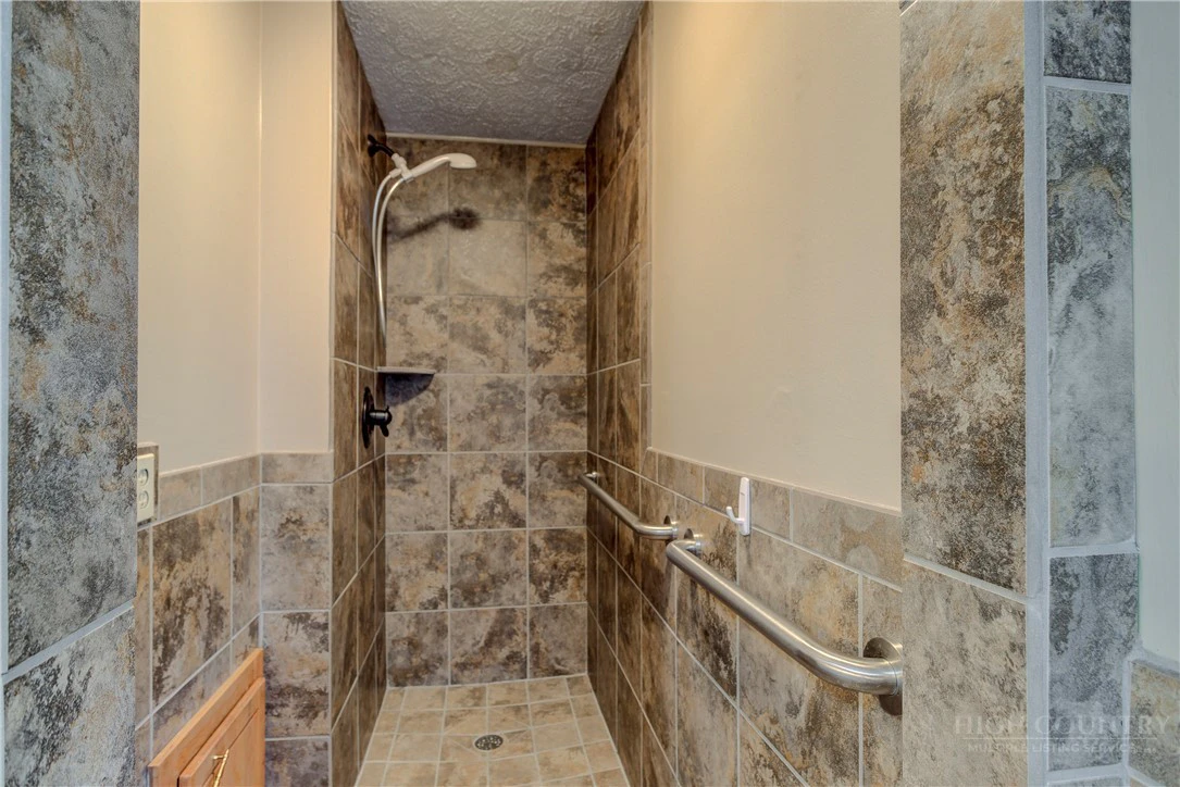 Image number 9 for the current listing