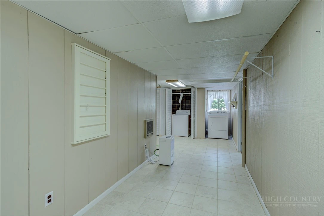 Image number 18 for the current listing