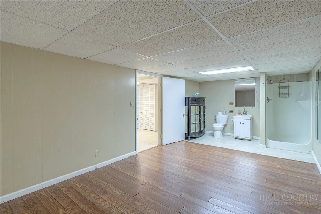 Image number 21 for the current listing
