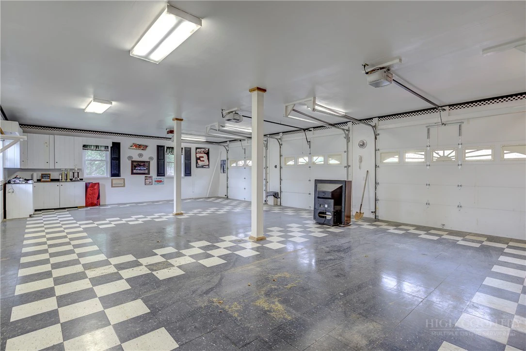 Image number 22 for the current listing
