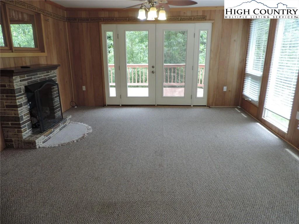 Image number 22 for the current listing