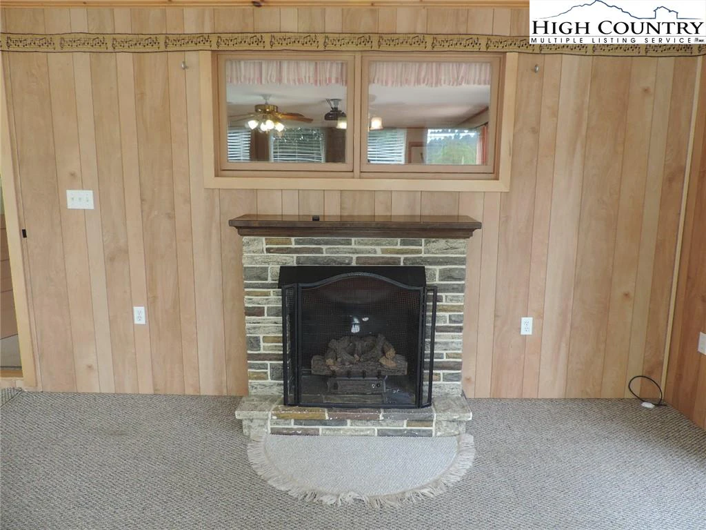 Image number 21 for the current listing
