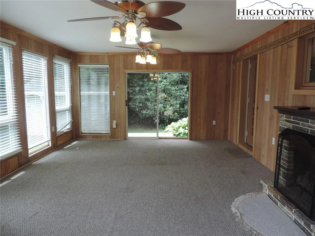 Image number 20 for the current listing