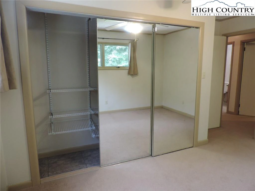 Image number 2 for the current listing