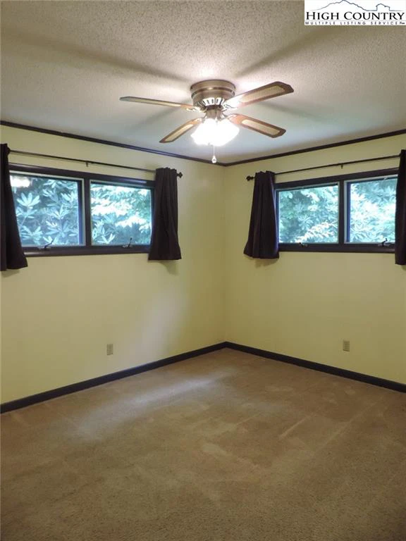 Image number 17 for the current listing