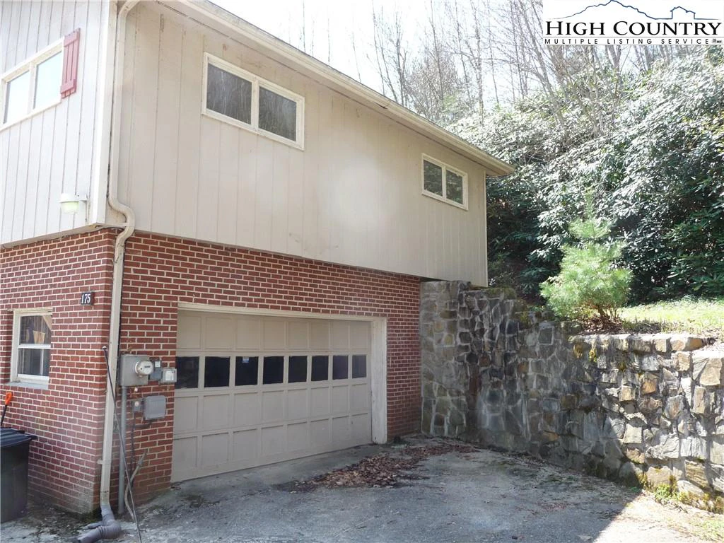 Image number 8 for the current listing