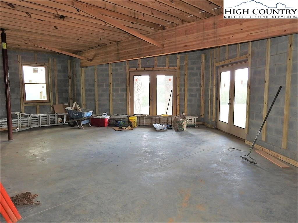 Image number 11 for the current listing