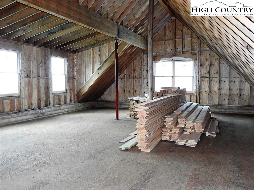 Image number 9 for the current listing