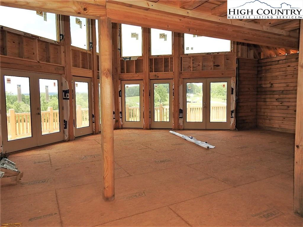 Image number 15 for the current listing