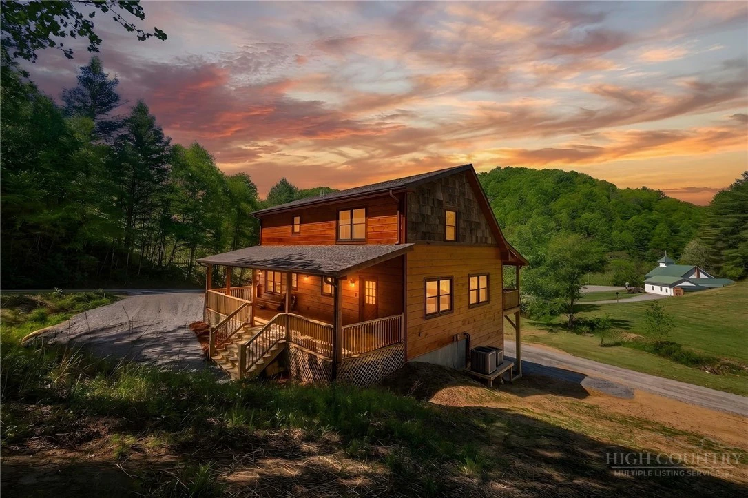 Image number 1 for the current listing