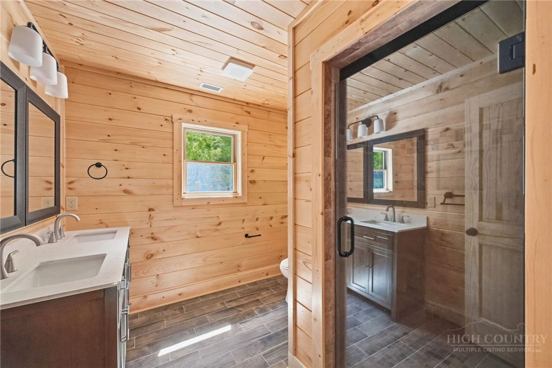 Image number 7 for the current listing