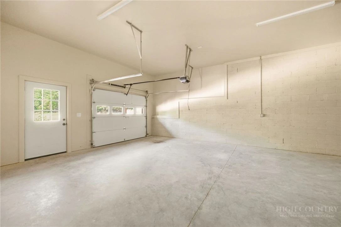 Image number 14 for the current listing