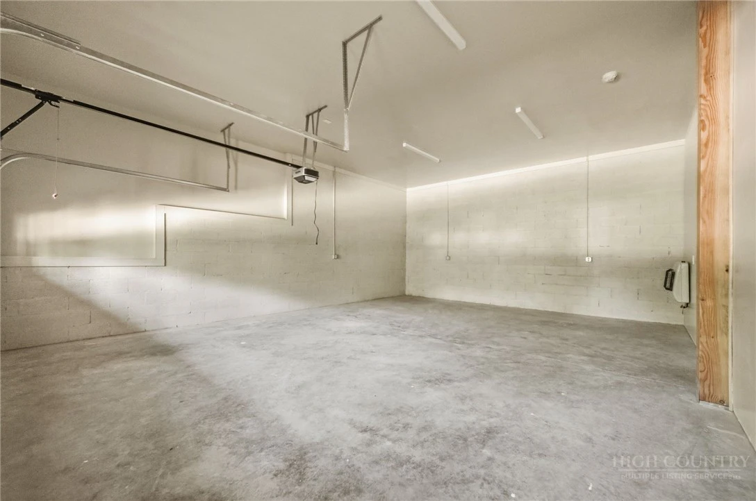 Image number 2 for the current listing