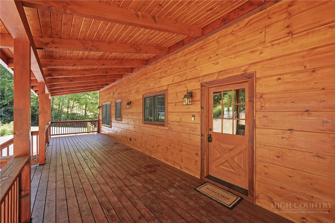 Image number 28 for the current listing