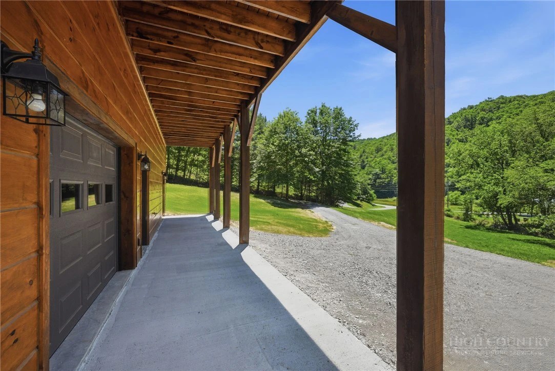 Image number 16 for the current listing