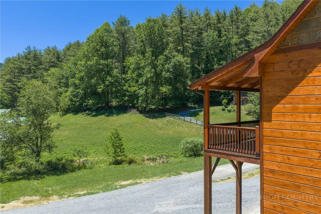 Image number 18 for the current listing