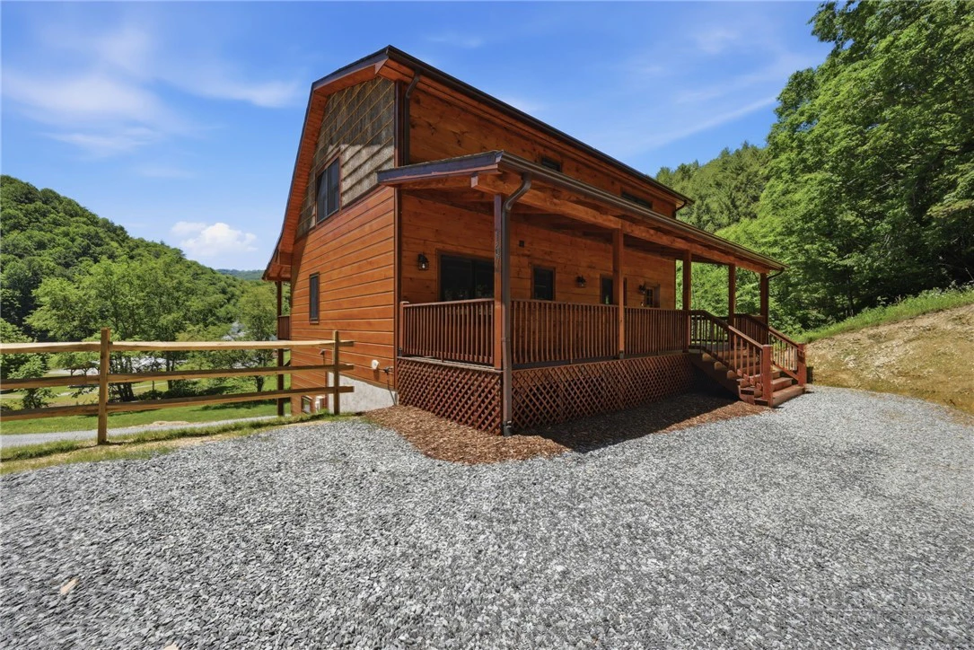 Image number 19 for the current listing