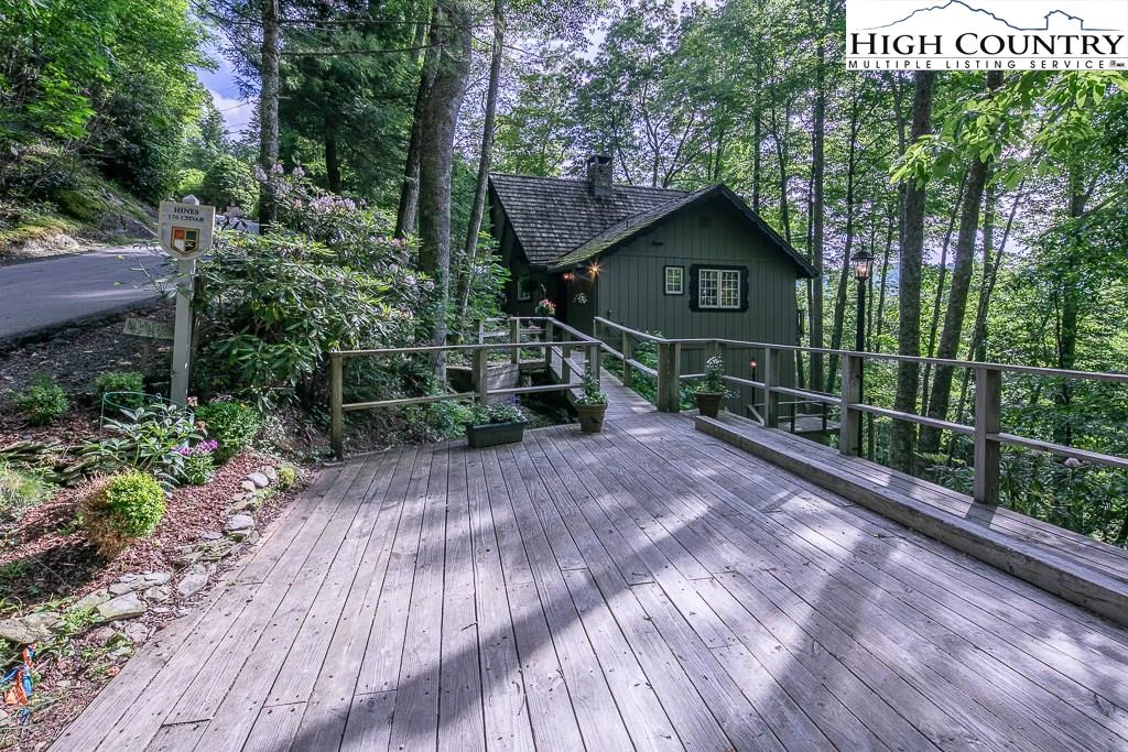 Image number 1 for the current listing